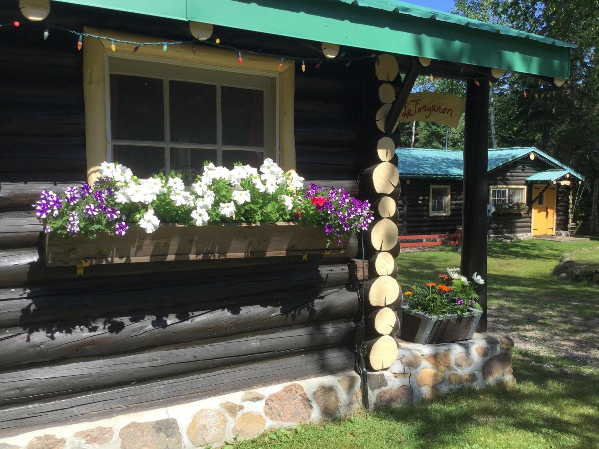 Domaine Le Bostonnais - Le Village En Bois Rond La Tuque Zimmer foto